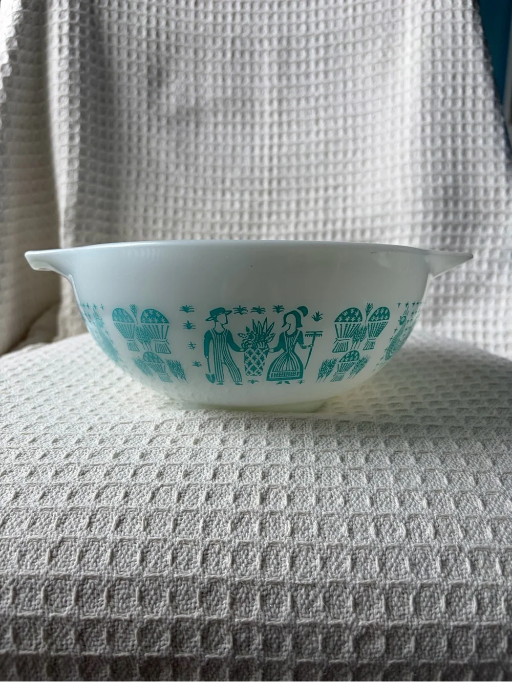 Vintage Pyrex White & Turquoise Bowl With Amish Butterprint Pattern #443 2.5 Qt.